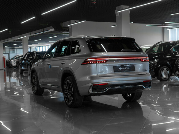 2025 Geely Monjaro (Xingyue L) I Рестайлинг 2 (China Market), серый - вид 3
