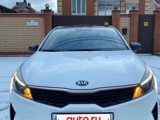 2021 Kia Rio IV Рестайлинг, белый, 2000000 рублей, вид 5