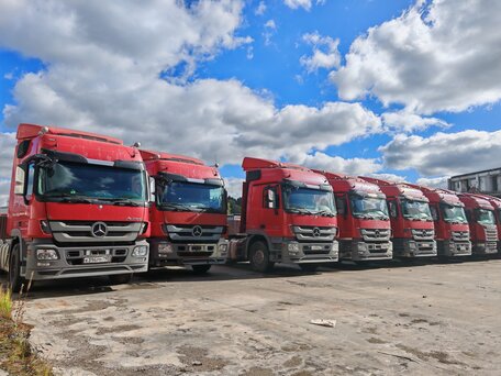 2017 Mercedes-Benz Actros, красный, 3200000 рублей, вид 5