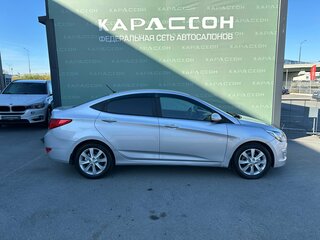 2015 Hyundai Solaris I Рестайлинг, серебристый, 985000 рублей, вид 4