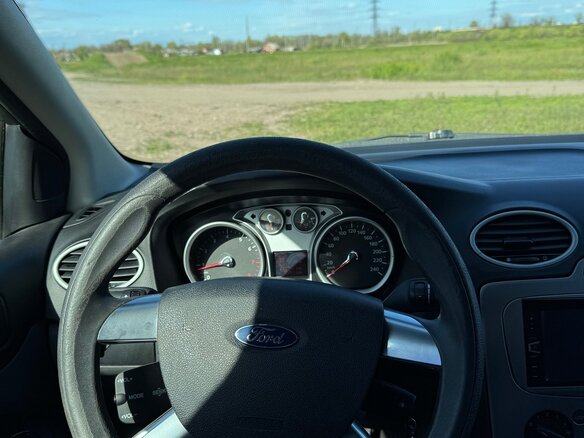 2011 Ford Focus II Рестайлинг, серебристый, 600000 рублей - вид 22