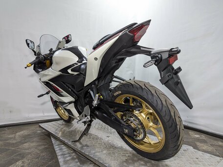 2021 Yamaha YZF-R3, белый, 530000 рублей, вид 3