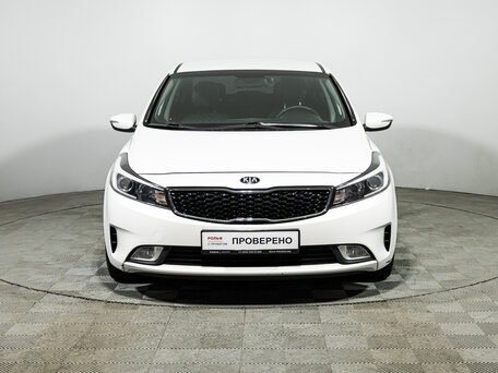 2018 Kia Cerato III Рестайлинг (Classic), белый, 1669700 рублей, вид 2