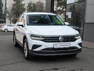 2021 Volkswagen Tiguan II Рестайлинг, белый, 2300000 рублей, вид 3