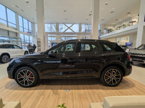 2025 Audi Q5 L 45 TFSI II (FY) Рестайлинг, чёрный - вид 3