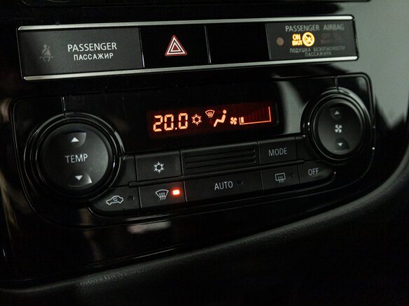 2019 Mitsubishi Outlander III Рестайлинг 3, белый, 1749700 рублей - вид 13