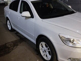 2010 Skoda Octavia II (A5) Рестайлинг, белый, 670000 рублей, вид 4