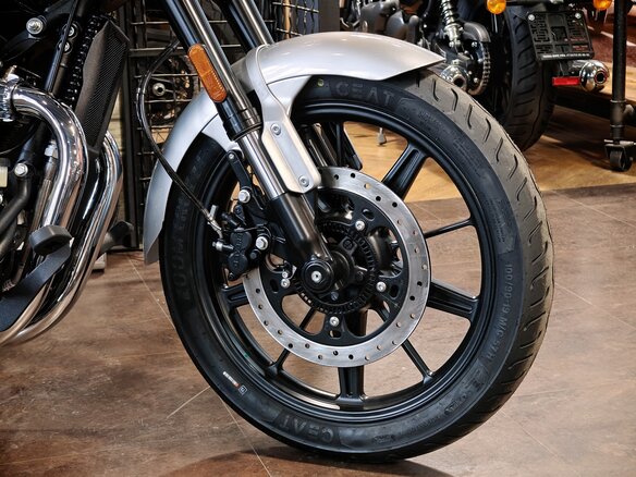 2026 Royal Enfield Super Meteor, серебристый, 773000 рублей - вид 11