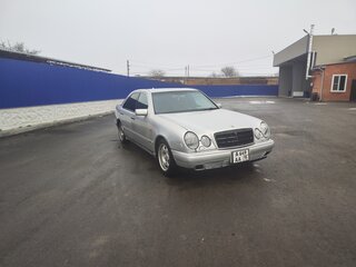 1998 Mercedes-Benz E-Класс 240 II (W210, S210), серебристый, 400000 рублей, вид 4