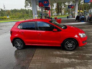 2010 Volkswagen Polo V, красный, 530000 рублей, вид 3