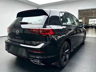 2023 Volkswagen Golf VIII, чёрный, 1875000 рублей, вид 5
