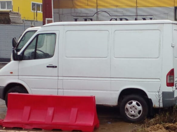 2000 Mercedes-Benz Sprinter, белый, 800000 рублей - вид 1