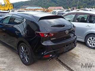 2020 Mazda 3 IV (BP), чёрный, 1900000 рублей, вид 3