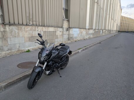 2026 Bajaj Dominar 400, чёрный, 430000 рублей, вид 3