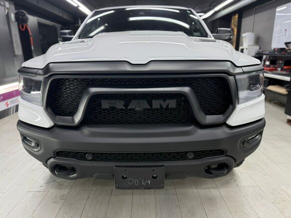 2023 Ram 1500 Crew Cab V, белый, 7700000 рублей - вид 4