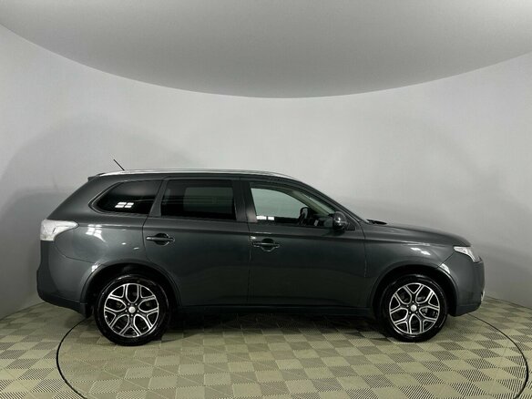 2014 Mitsubishi Outlander III Рестайлинг, серый, 1550000 рублей - вид 3