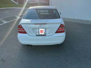 2006 Mercedes-Benz C-Класс 230 II (W203) Рестайлинг, белый, 630000 рублей, вид 4