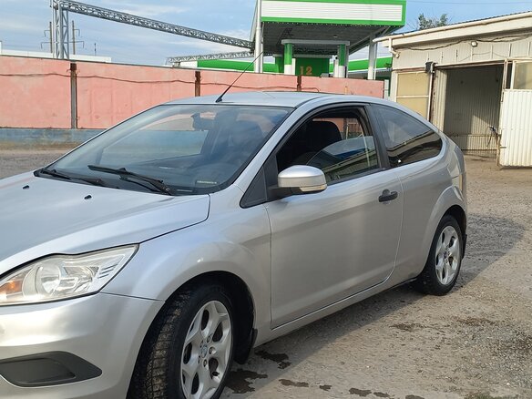 2010 Ford Focus II Рестайлинг, серебристый, 550000 рублей