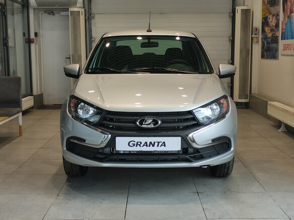 2026 Lada (ВАЗ) Granta I Рестайлинг, серебристый, 1088000 рублей - вид 2