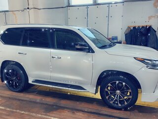 2017 Lexus LX 570 III Рестайлинг 2, белый, 7000000 рублей, вид 4