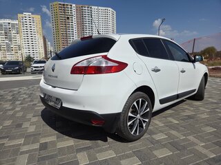 2015 Renault Megane III Рестайлинг 2, белый, 900000 рублей, вид 5