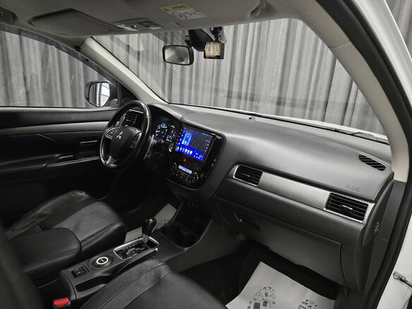 2014 Mitsubishi Outlander III Рестайлинг, белый - вид 15