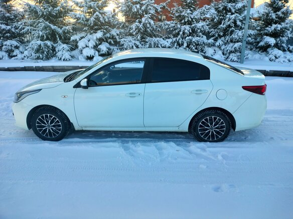 2019 Kia Rio IV, белый, 1350000 рублей - вид 3