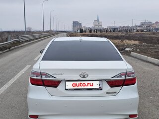 2017 Toyota Camry VII (XV50) Рестайлинг 2, белый, 1890000 рублей, вид 4