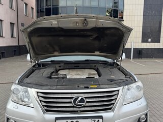2010 Lexus LX 570 III, серебристый, 4250000 рублей, вид 3