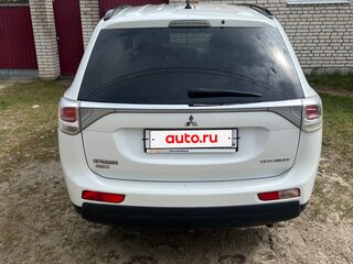 2013 Mitsubishi Outlander III, белый, 1200000 рублей, вид 4