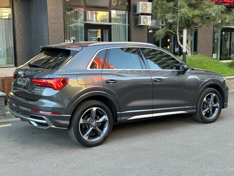 2022 Audi Q3 35 TFSI II (F3), серый, 2800000 рублей, вид 4