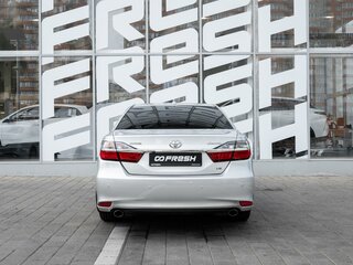 2015 Toyota Camry VII (XV50) Рестайлинг, серебристый, 1830000 рублей, вид 4