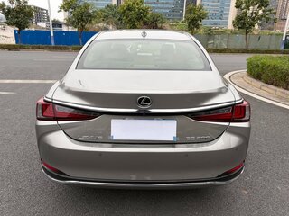 2024 Lexus ES 200 VII Рестайлинг 2, бежевый, 4977700 рублей, вид 4