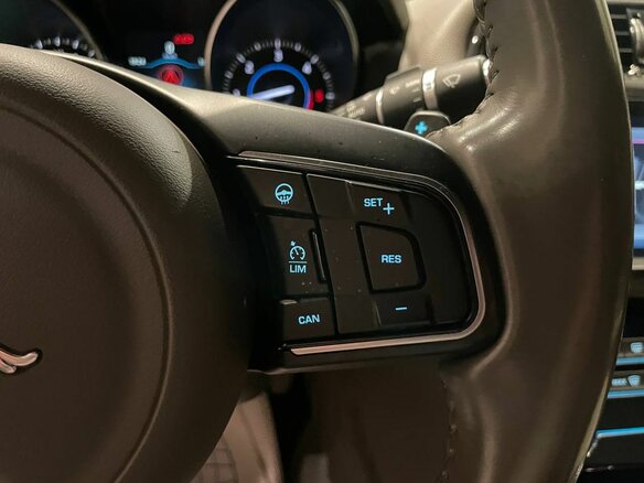 2016 Jaguar XE I, серебристый, 1935000 рублей - вид 14