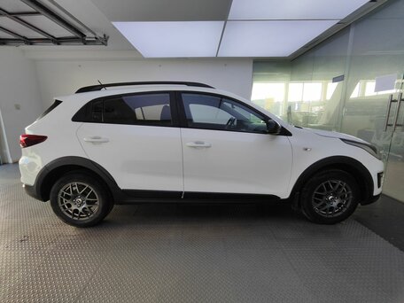 2019 Kia Rio X-Line IV, белый, 1469000 рублей, вид 4