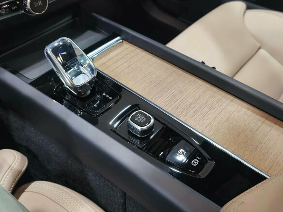 2025 Volvo XC60 II Рестайлинг 2, красный, 6290000 рублей - вид 18