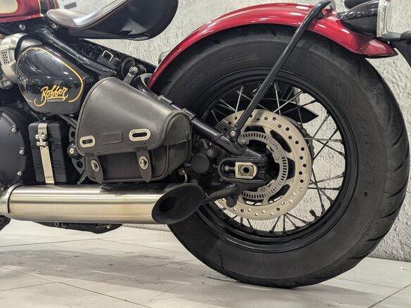 2022 Triumph Bonneville Bobber, красный, 1490000 рублей - вид 12