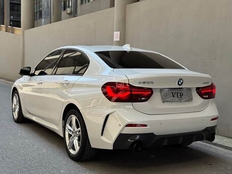 2023 BMW 1 серии 120i III (F52) Рестайлинг, белый, 1770000 рублей, вид 3