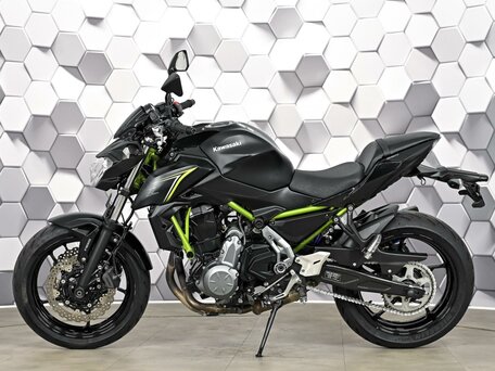 2019 Kawasaki Z 650, чёрный, 695000 рублей, вид 4
