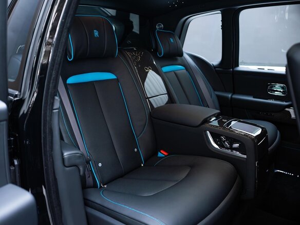 2026 Rolls-Royce Cullinan Black Badge I Рестайлинг (Series II), чёрный, 50000000 рублей - вид 22