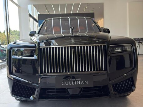 2026 Rolls-Royce Cullinan Black Badge I Рестайлинг (Series II), чёрный, 48000000 рублей, вид 1