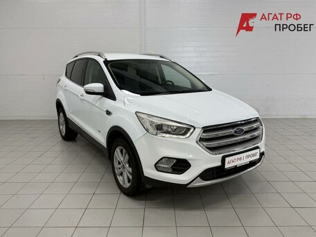2018 Ford Kuga II Рестайлинг, белый, 1185000 рублей, вид 3
