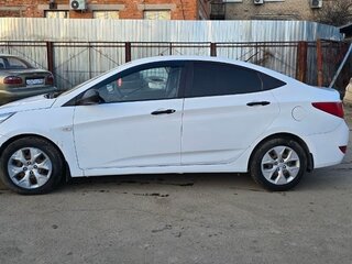 2015 Hyundai Solaris I Рестайлинг, белый, 449000 рублей, вид 3