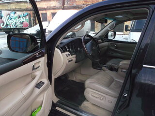 2010 Lexus LX 570 III, чёрный, 2000000 рублей, вид 4