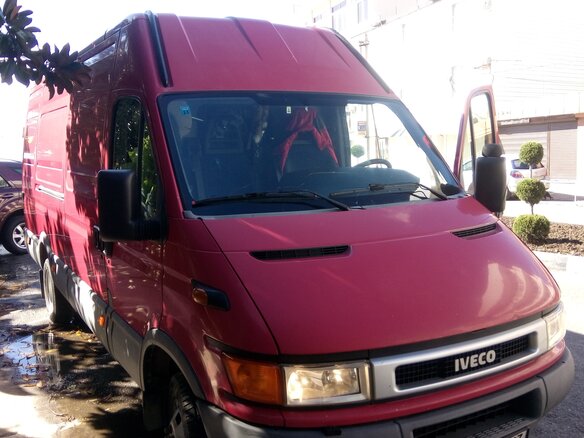 2004 Iveco Daily, пурпурный, 1500000 рублей