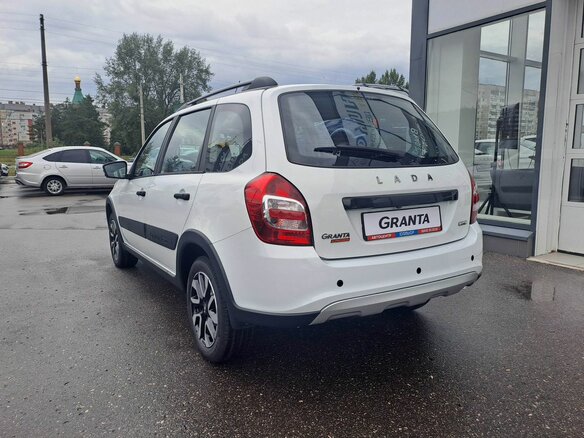 2026 Lada (ВАЗ) Granta Cross I Рестайлинг, белый, 1392900 рублей - вид 3