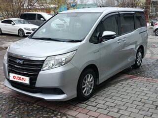 2015 Toyota Noah III (R80), серебристый, 1700000 рублей, вид 1