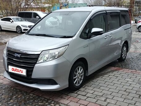 2015 Toyota Noah III (R80), серебристый, 1700000 рублей, вид 1