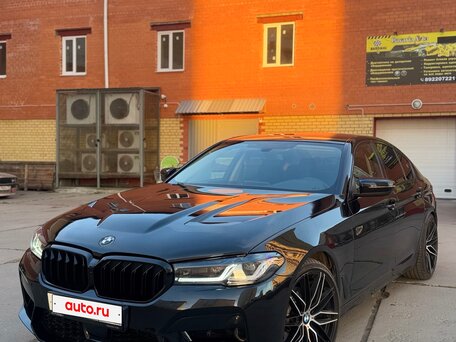 2019 BMW 5 серии 520d xDrive VII (G30/G31/G38), чёрный, 2700000 рублей, вид 2