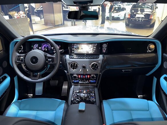 2025 Rolls-Royce Cullinan Black Badge I Рестайлинг (Series II), чёрный, 49000000 рублей - вид 10